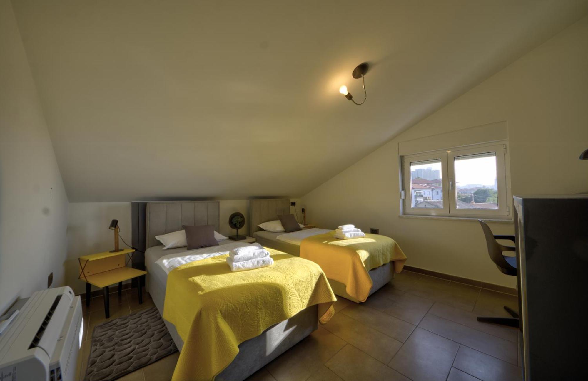 Penthouse Belvedere City View With Private Parking غييكا المظهر الخارجي الصورة