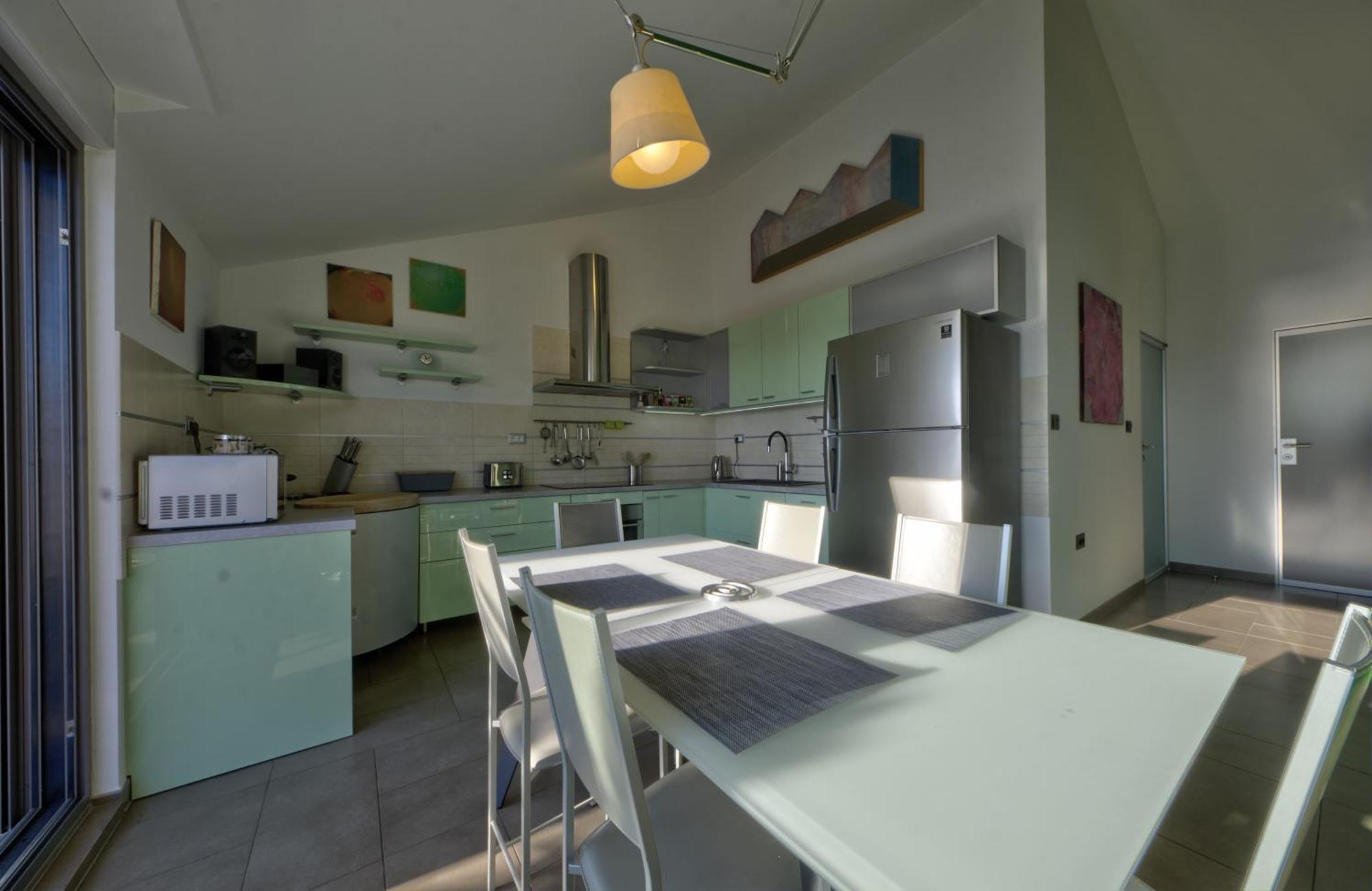 Penthouse Belvedere City View With Private Parking غييكا المظهر الخارجي الصورة