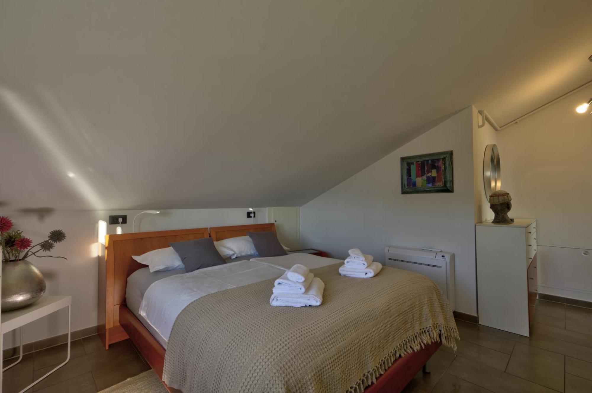 Penthouse Belvedere City View With Private Parking غييكا المظهر الخارجي الصورة